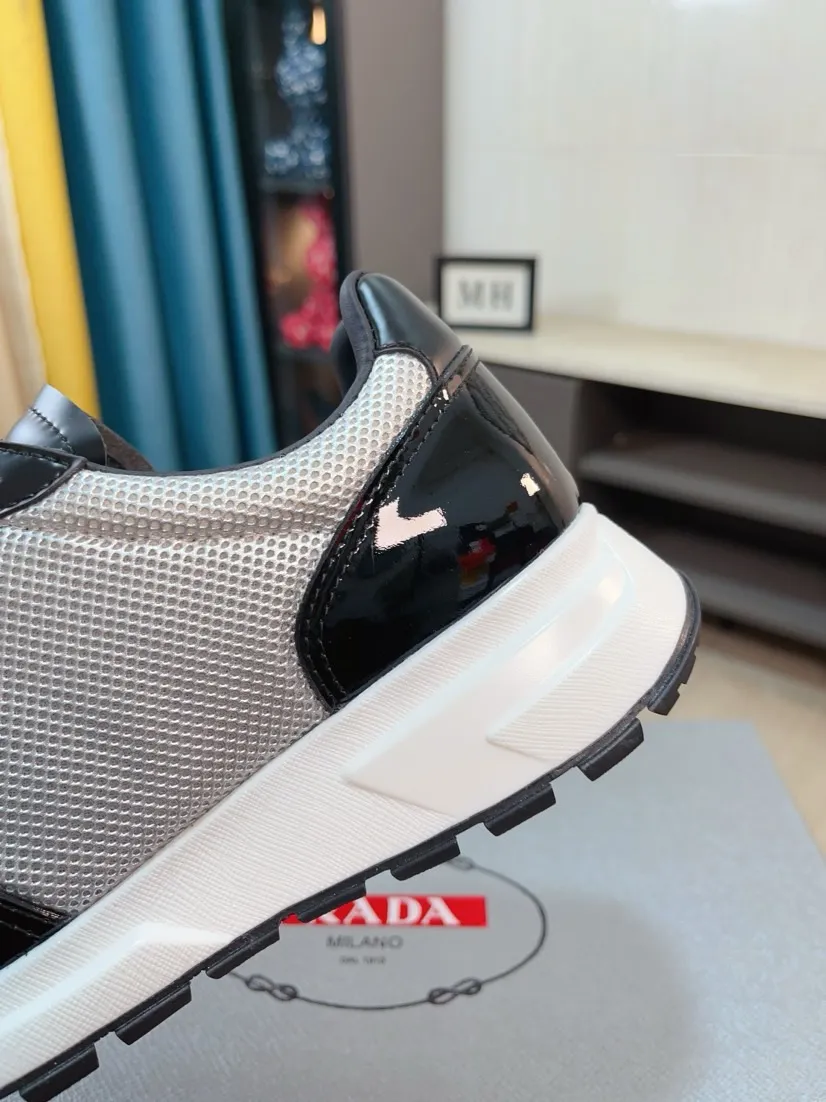 Men's shoes 💰600🌹🌹High-quality new Prada counters are launched simultaneously. The new men's shoes and 😘fabrics are selected from imported mesh and glue-spraying technology. Imported cowhide lining. 👍🏿High-end☄️Open-molded non-slip rubber outsole, exquisite lines, simple and elegant, comfortable and high-end for leisure travel. Code number: 38 to 44